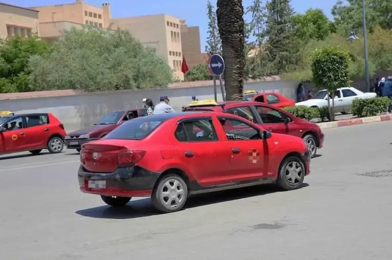 الدار البيضاء..اعتقال سائق سيارة أجرة يسرق أموال زبوناته تحت التهديد بالسلاح الأبيض
