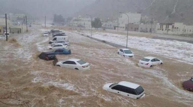 جلالة الملك يبعث برقية تعزية ومواساة إلى سلطان عمان على إثر الفيضانات التي شهدتها بلاده