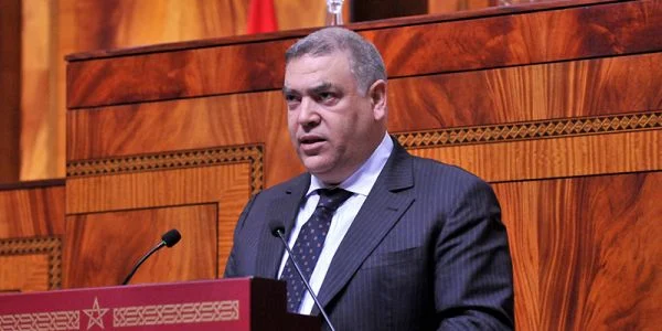 وزير الداخلية لفتيت يحمل العمدة السنتيسي مسؤولية عدم إغلاق مقهى للشيشة بسلا