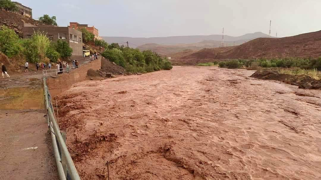 نشرة إنذارية.. زخات رعدية قوية و”برد” اليوم السبت بعدد من مناطق المملكة