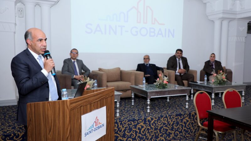 الصابري كاتب الدولة المكلف بالشغل يشرف على تجديد الاتفاقية الجماعية للشغل بين شركة Saint-Gobain والاتحاد الوطني للشغل بالمغرب